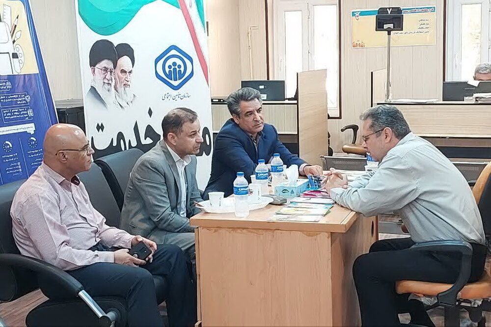 برپایی میزخدمت و مرکز مشاوره بیمه‌ای در اداره کل بنیاد شهید و امور ایثارگران خوزستان