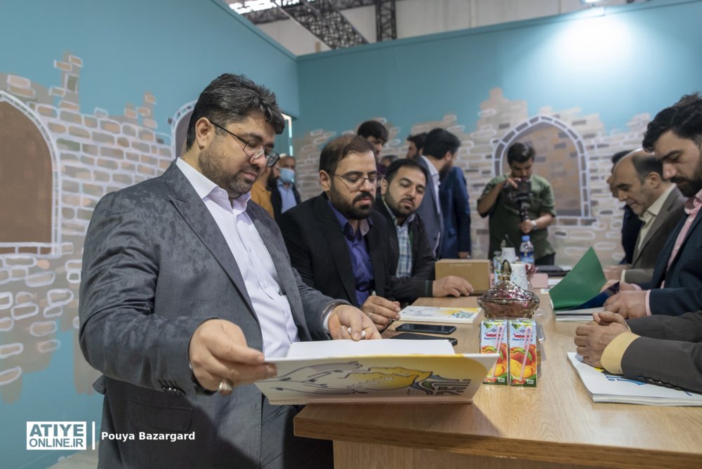 بازدید مدیرعامل سازمان تأمین‌ اجتماعی از نمایشگاه کتاب و غرفه «خانواده ما»