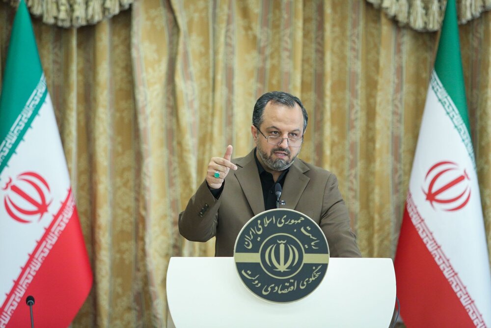 حقوق کارکنان و یارانه نقدی در حال پرداخت است