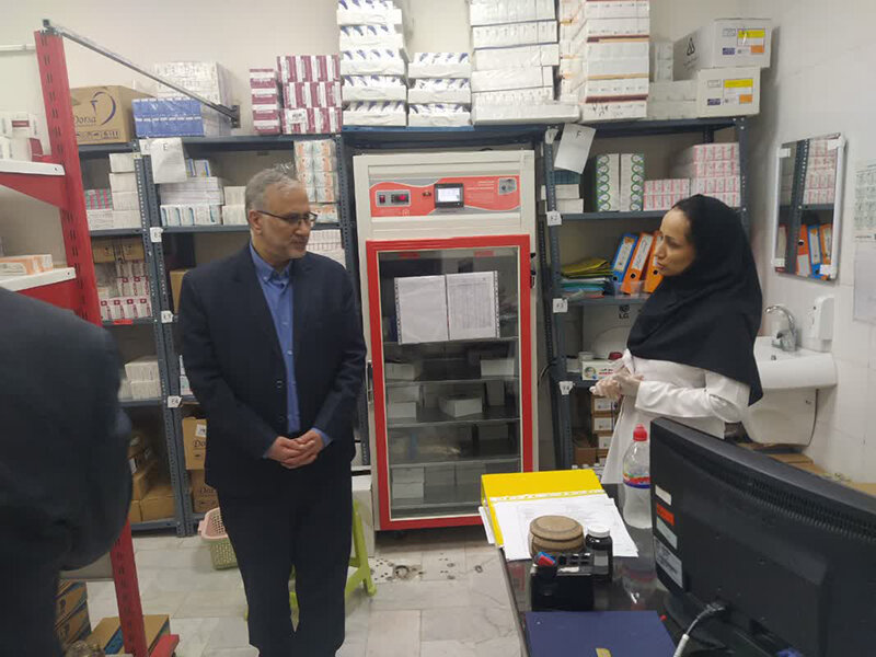 بازدید مدیر درمان تامین اجتماعی استان کرمان از درمانگاه‌های شماره ۳ و ۴