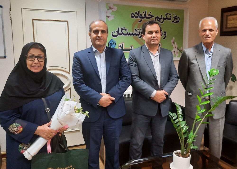 تجلیل مدیرکل تامین اجتماعی گیلان از بیمه‌شدگان و بازنشستگان تامین اجتماعی