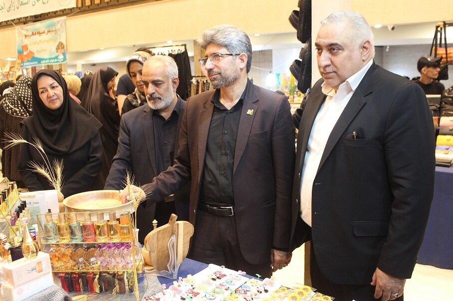 بازدید مدیرکل تعاون،کار و رفاه اجتماعی خراسان رضوی از نمایشگاه برکت