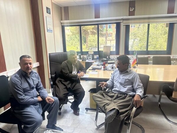 نشست تعاملی رئیس تامین اجتماعی شعبه جوانرود با مدیریت کارخانه دانه‌بندی شن و ماسه