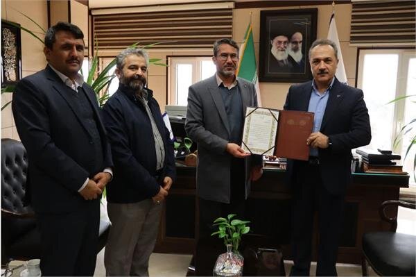 تقدیر مدیرکل کار یزد از بانک رفاه به دلیل عملکرد خوب در پرداخت تسهیلات اشتغال‌زایی