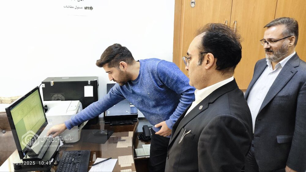بازدید سرزده سرپرست اداره کل تأمین اجتماعی اصفهان از شعبه ۷ و کارگزاری ۱۰۷