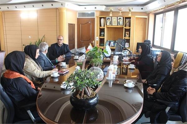 دیدار سرپرست اداره کار خراسان‌رضوی با اعضای شرکت‌تعاونی تامین نیاز هنرمندان پاتوق هنر مشهد