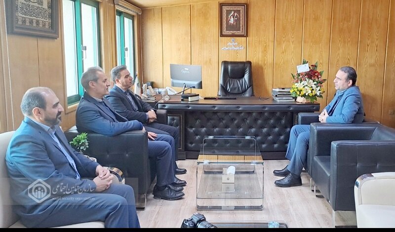 نشست تعاملی سرپرست اداره کل تامین اجتماعی زنجان با مدیریت شعب بانک رفاه استان
