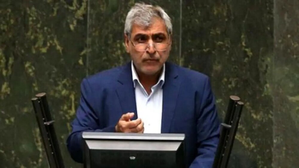 ریشه دلالی در بازار ارز و غذا خشک شود 