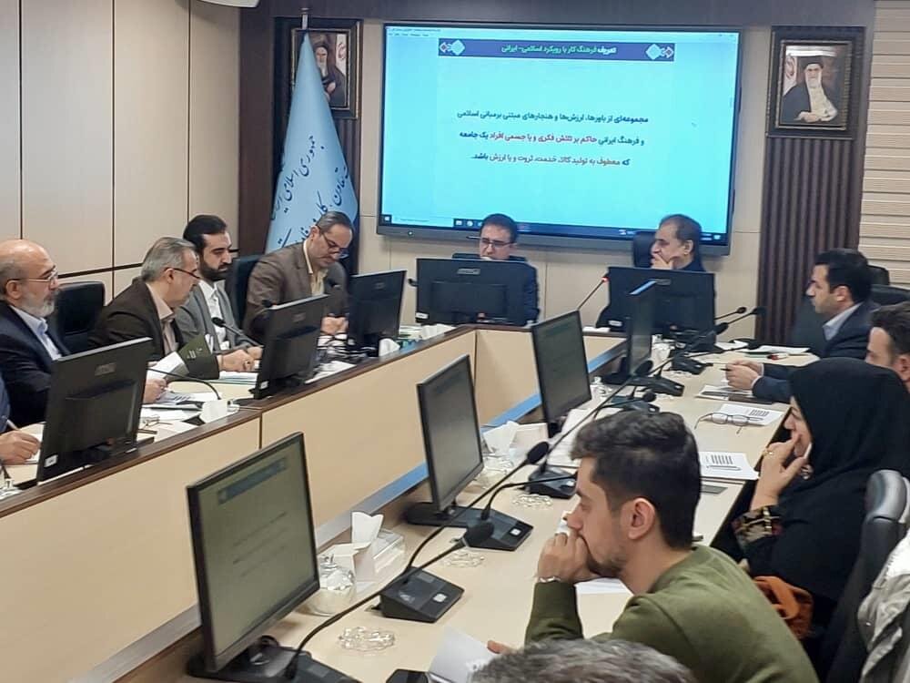 فرهنگ کار مختص همه اقشار کارگری و کارمندی است