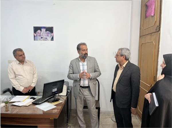 بازدید سرزده معاون فرماندار ابرکوه از اداره تعاون، کار و رفاه اجتماعی 