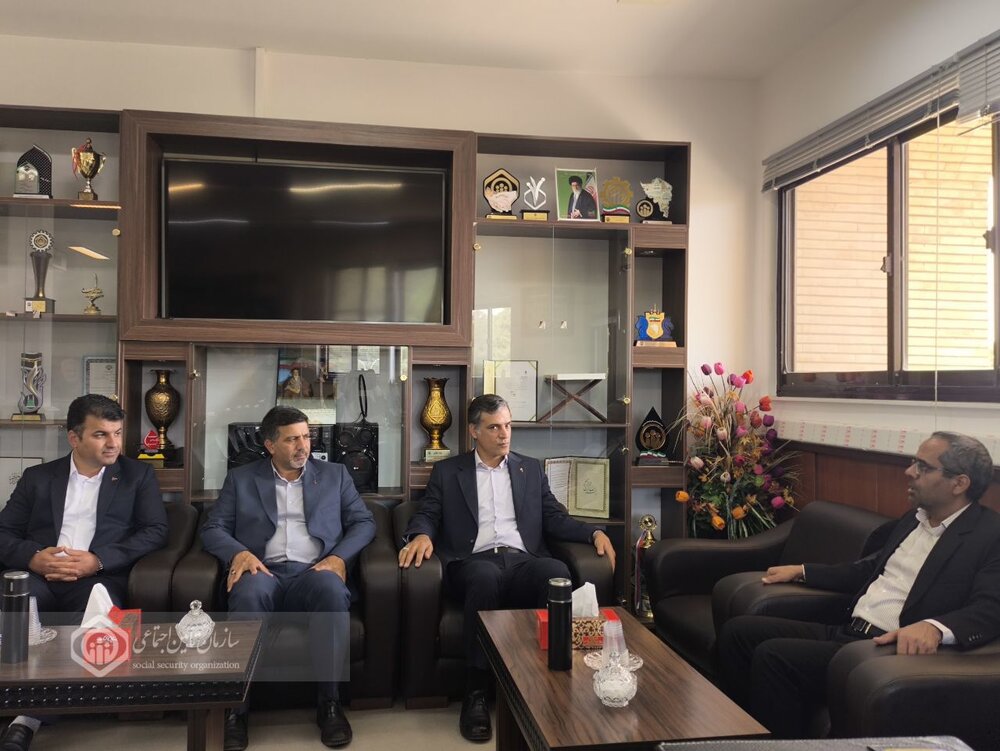 دیدار مدیریت شعب بانک رفاه و مدیرکل تامین اجتماعی استان کرمان
