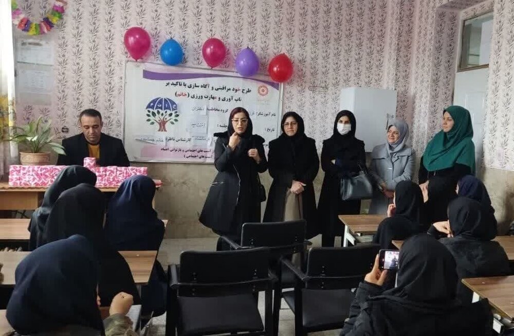 آموزش ۱۹۰۰ زن کرمانشاهی در طرح خاتم