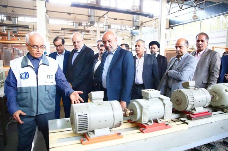 بازدید وزیر کار از کارگاه‌های آموزشی مرکز تربیت مربی فنی‌و حرفه‌ای