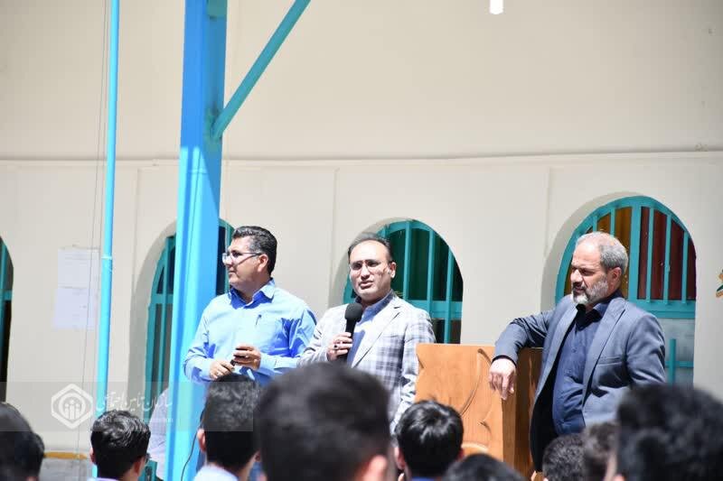 حضور سرپرست اداره کل تأمین اجتماعی اصفهان در دبیرستان شهید صدوقی