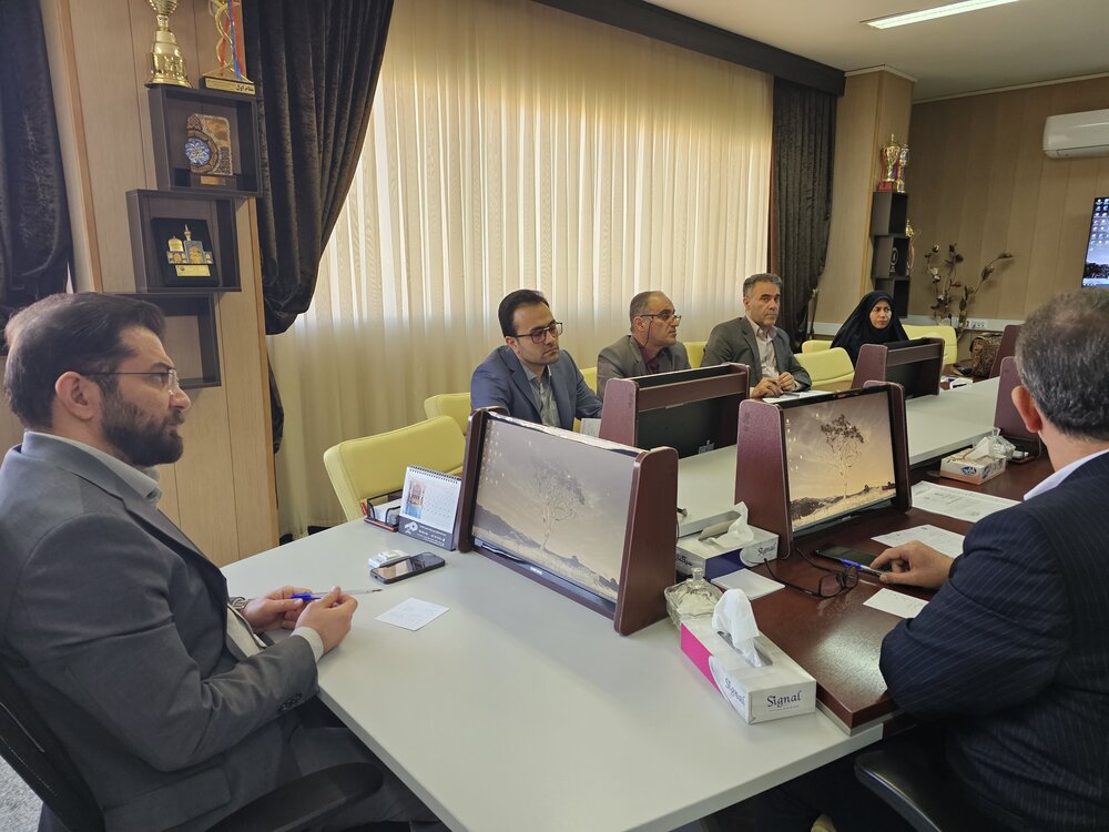 نشست مشترک مدیر درمان تأمین اجتماعی کرمانشاه با نمایندگان دانشگاه علوم پزشکی