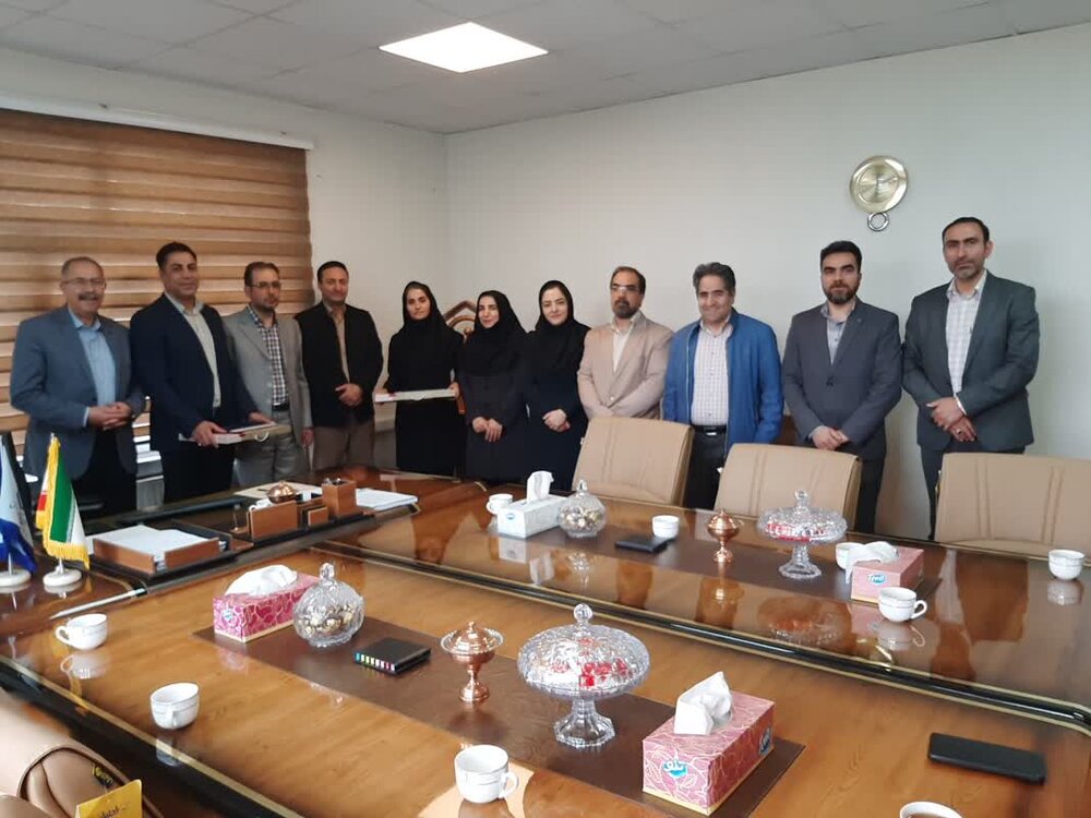 تجلیل مدیر درمان تامین اجتماعی زنجان از تلاشگران سلامت شغلی
