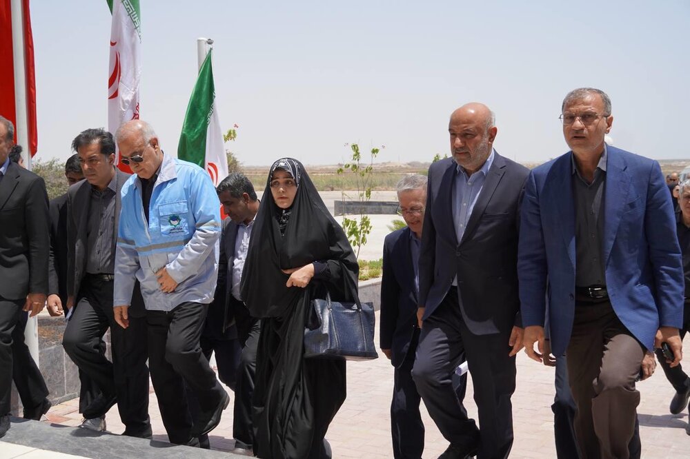 وزیر کار برای بازدید از بندر شهید رجایی وارد بندرعباس شد