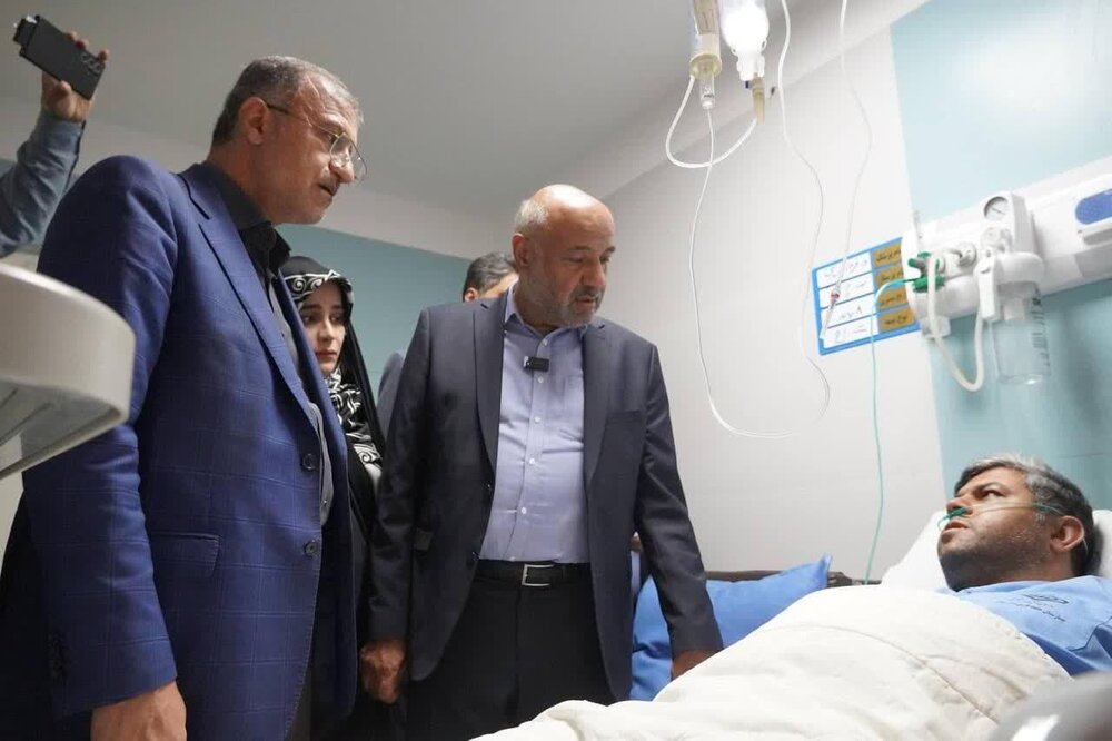  عیادت میدری از مصدومان حادثه اسکله شهید رجایی