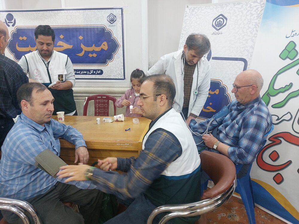برپایی میز خدمت مدیریت درمان و اداره کل تامین‌اجتماعی اردبیل در مصلی شهر 