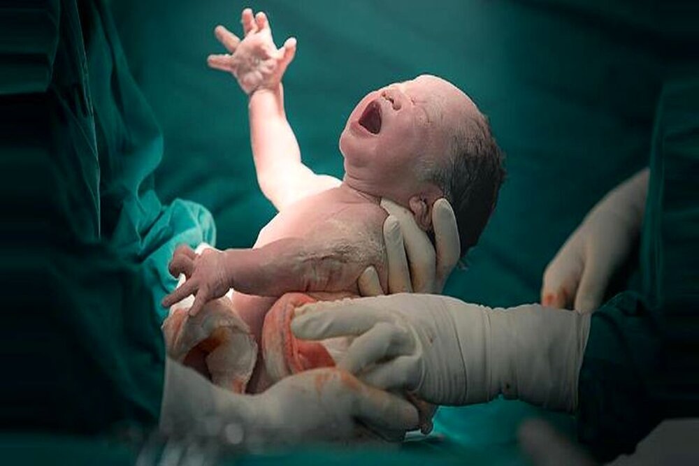 وظایف پررنگ، اما جایگاه کم‌رنگ ماما در جامعه