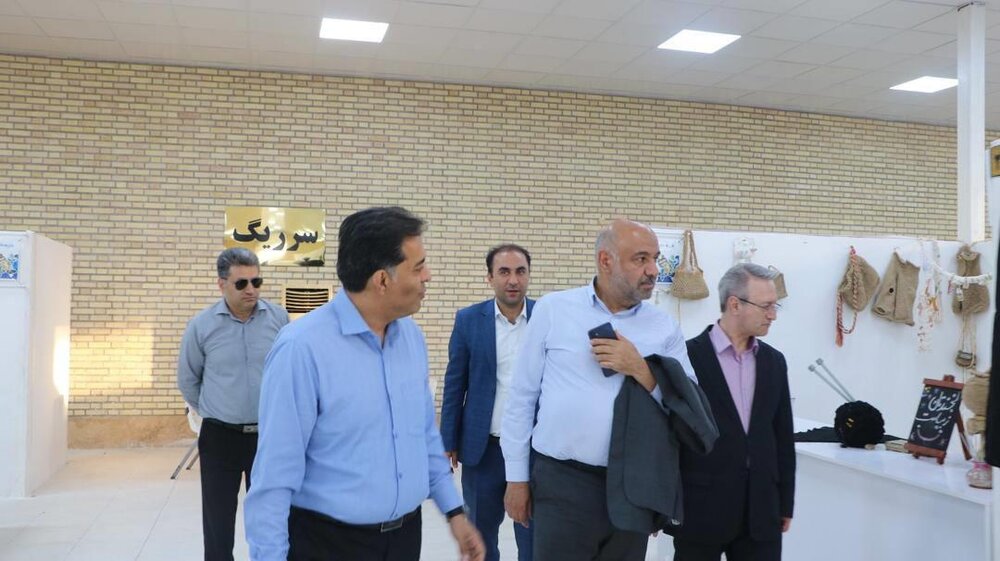 بازدید میدری از بازارچه دائمی مشاغل خانگی بندرعباس