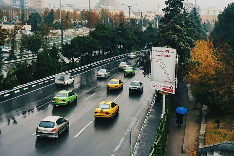 از وزش باد شدید و خیزش گرد و خاک تا رگبار پراکنده باران، رعد و برق و طوفان تندری