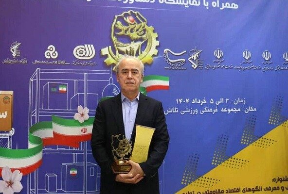 نشان ملی اقتصاد مقاومتی به شرکت آنتی‌بیوتیک‌سازی ایران اهدا شد