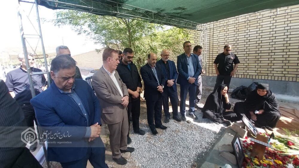 حضور مسئولان تأمین اجتماعی خوزستان در گلزار شهدای اهواز
