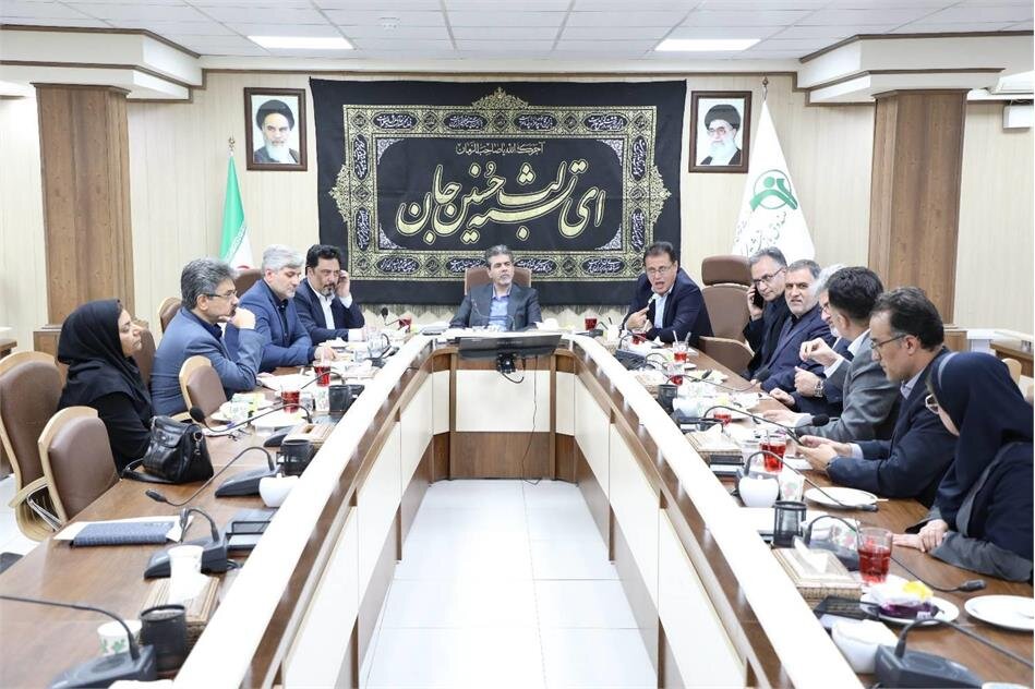 عملکرد ۶۹ روزه بیمه دانا در قرارداد بیمه تکمیلی بازنشستگان کشوری بررسی شد