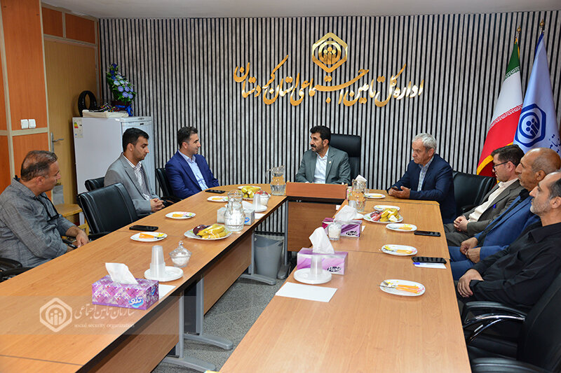 دیدار مدیرعامل کارخانه لاستیک بارز با مدیرکل تأمین اجتماعی کردستان
