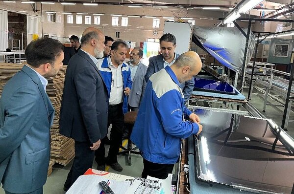 بازدید معاون راهبری شستا از روند تولید تلویزیون پارس الکتریک
