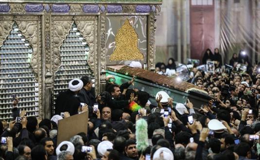 پیکر آیت الله هاشمی رفسنجانی وارد حرم مطهر امام خمینی(ره) شد