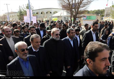 تصاویر حضور شخصیت ها در کنار مردم در راهپیمایی ۲۲ بهمن ۱۳۹۵