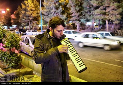 تصاویر نوازندگی در خیابان