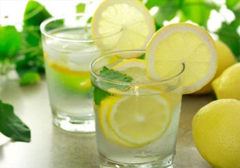 فواید نوشیدن آب گرم و لیموترش