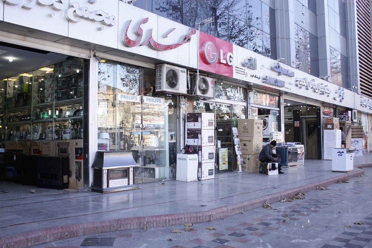 اعتراض مغازه‌داران به نوسان ارز بازار تهران را تعطیل کرد