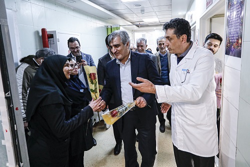 گزارش تصویری عیادت سالاری از بیماران در شب یلدا