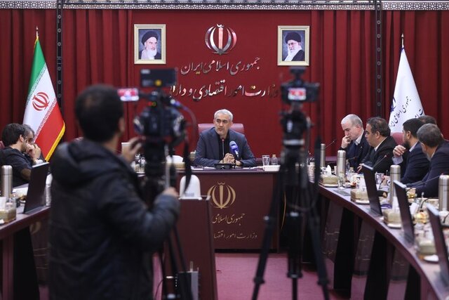 وزیر اقتصاد: ۹۸ درصد اصناف مالیات زیر ۵۰ میلیون تومان پرداخت کرده‌اند