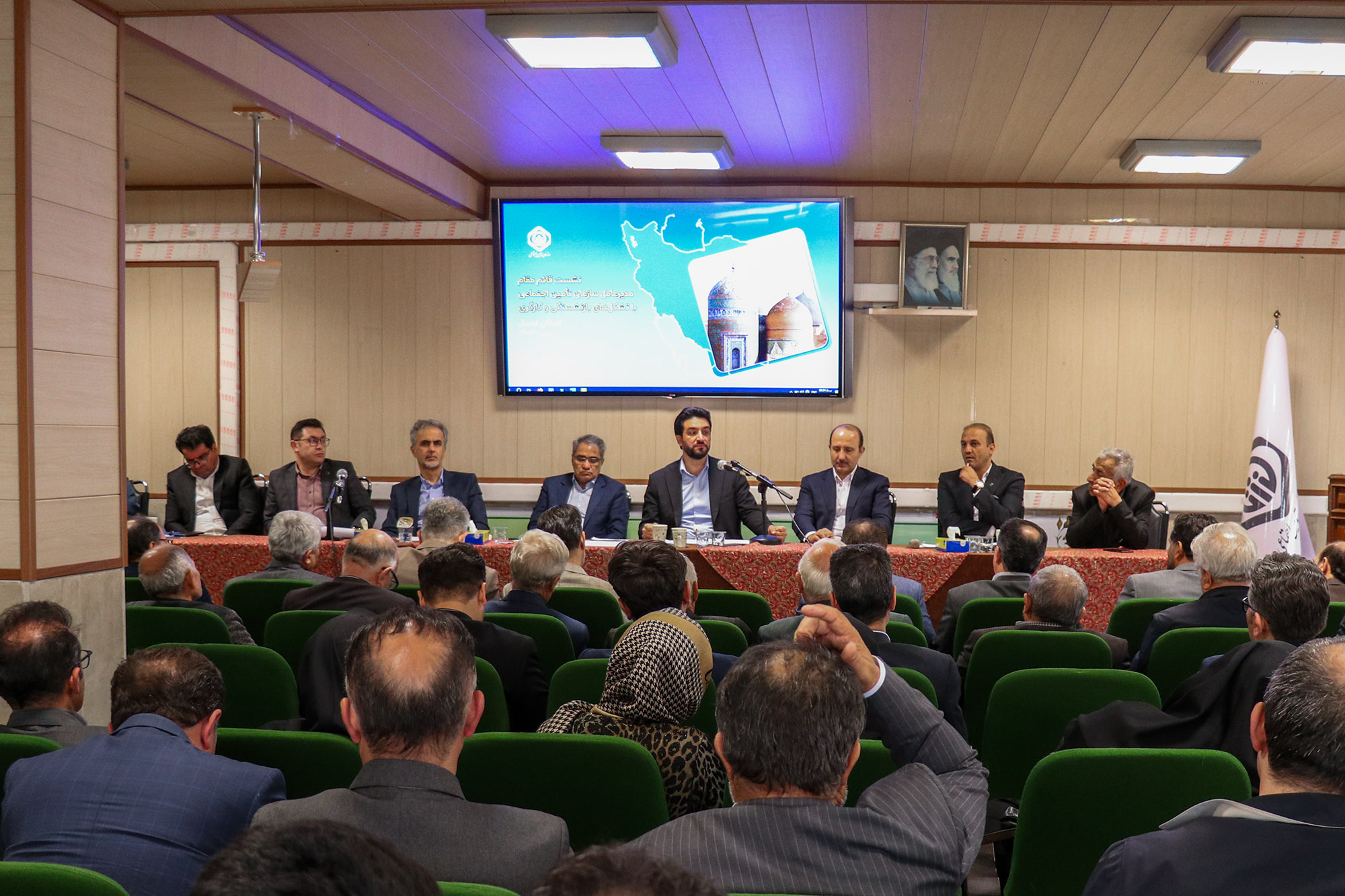 قرارداد بیمه های تکمیلی کارکنان استانی می شود