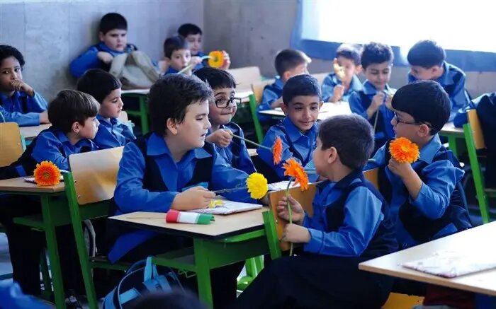 آموزش حضوری مدارس ادامه دارد؛ کمبود انرژی فعلاً دلیلی برای تعطیلی مدارس نیست