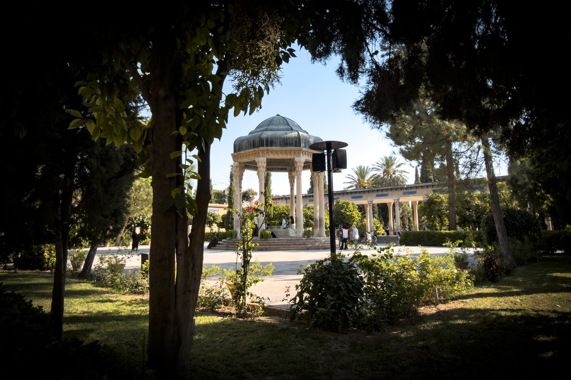 پیوندی میان شعر و زندگی در جوار لسان‌الغیب