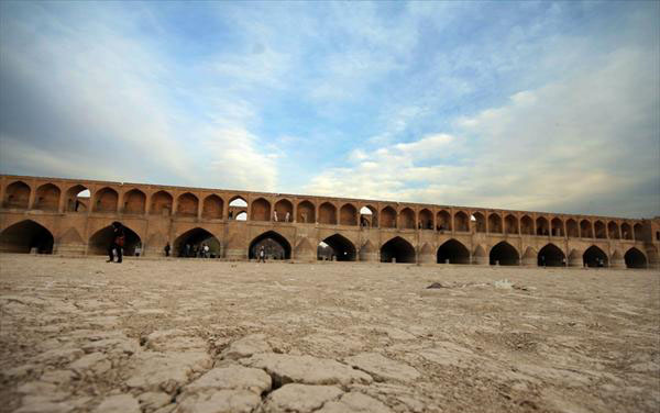 ایرانِ بی‌آب؛ وقتی سدها نفس آخر را می‌کشند