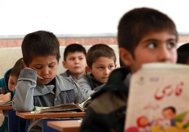 کودکان مهاجر از آموزش بازماندند؛ خانه‌نشینی دانش‌آموزان افغانستانی در فصل مدارس