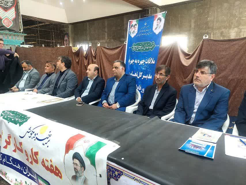 برپایی میز خدمت با حضور مدیر درمان تأمین‌اجتماعی خوزستان در مصلی نماز جمعه