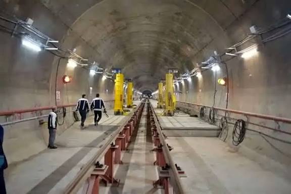 تهران در جست‌وجوی پناهگاه؛ طرح ترافیک متوقف شد، مترو رایگان ، شهر در آماده‌باش کامل