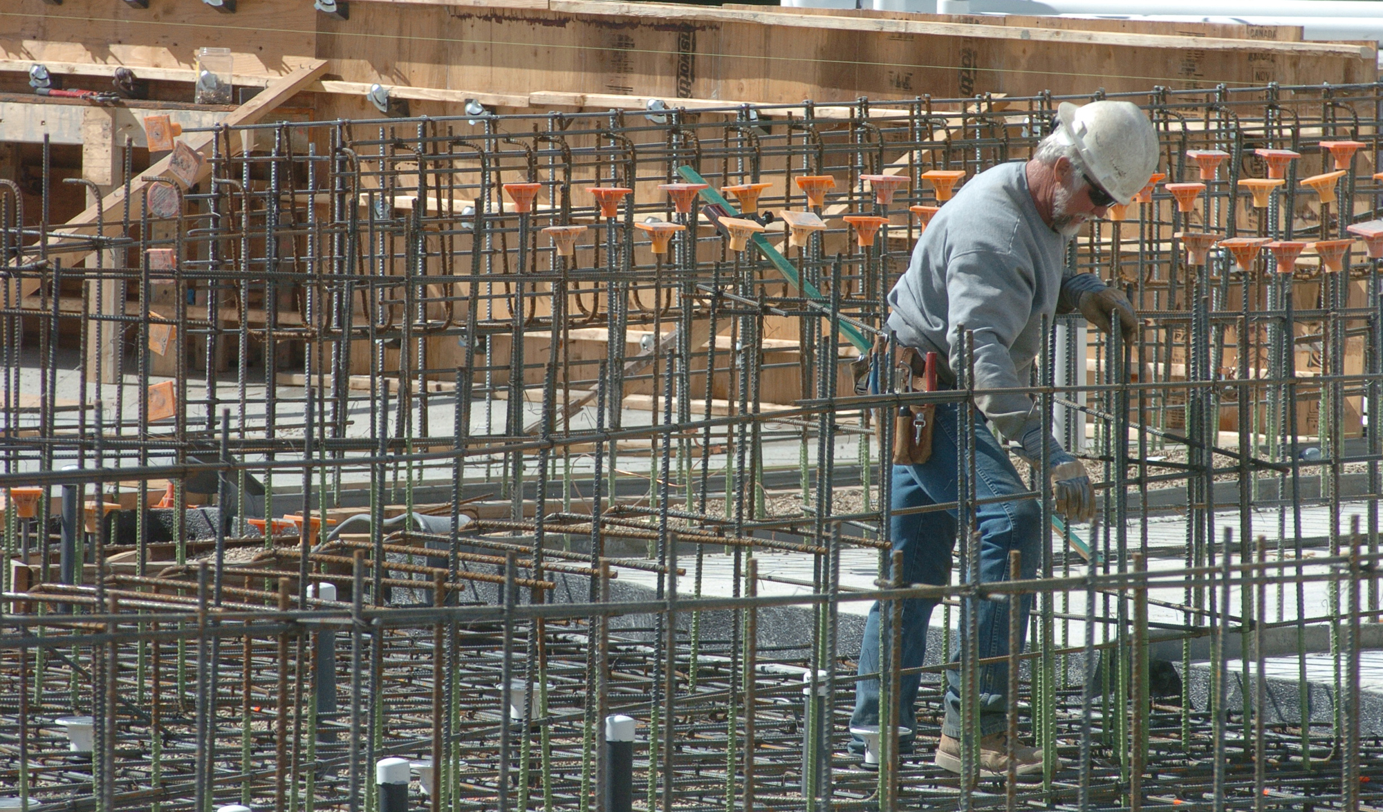 قرارداد پیمانکاری و الزامات قانونی کار چیست؟