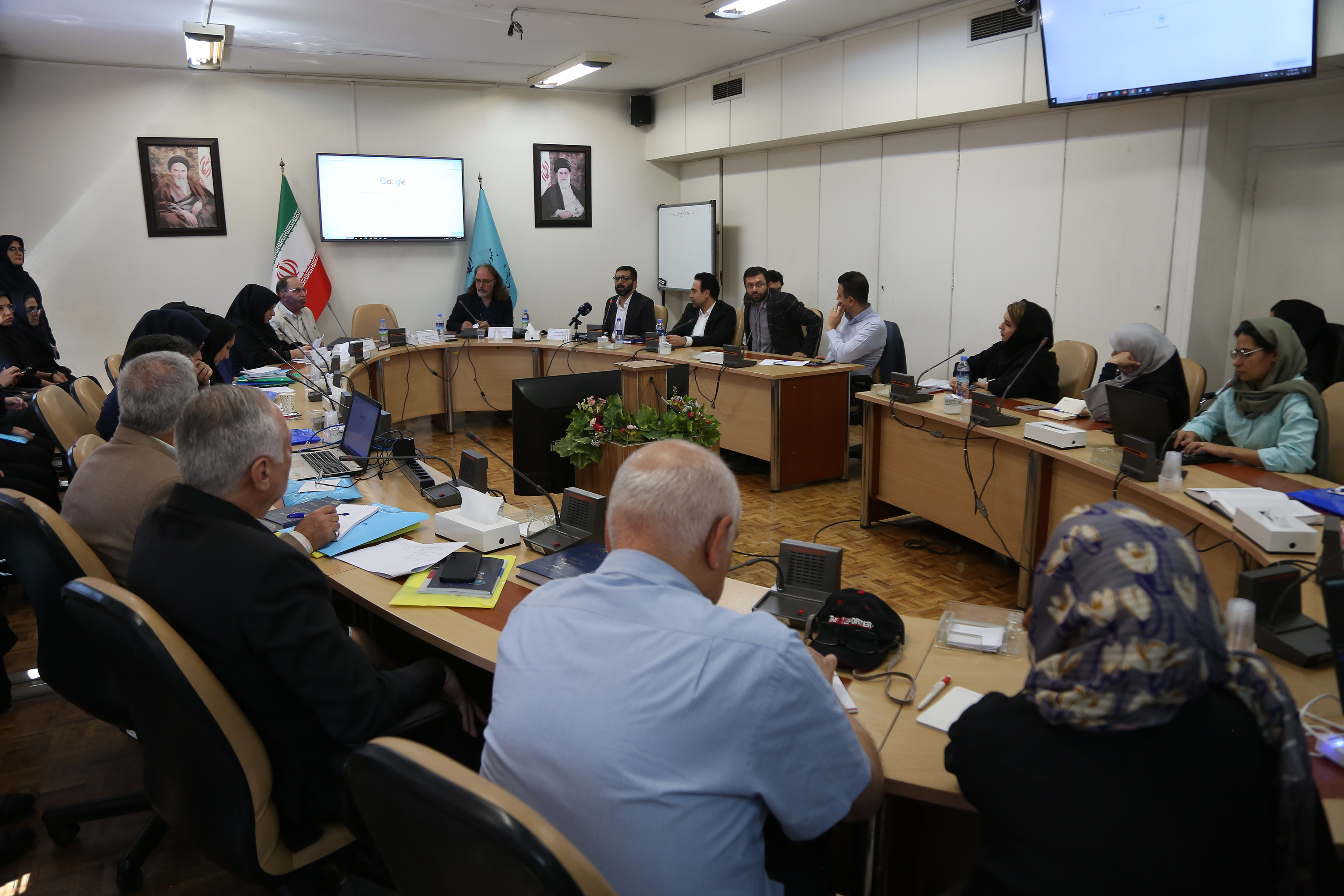 راه شایسته‌سالاری از مسیر قانون می‌گذرد