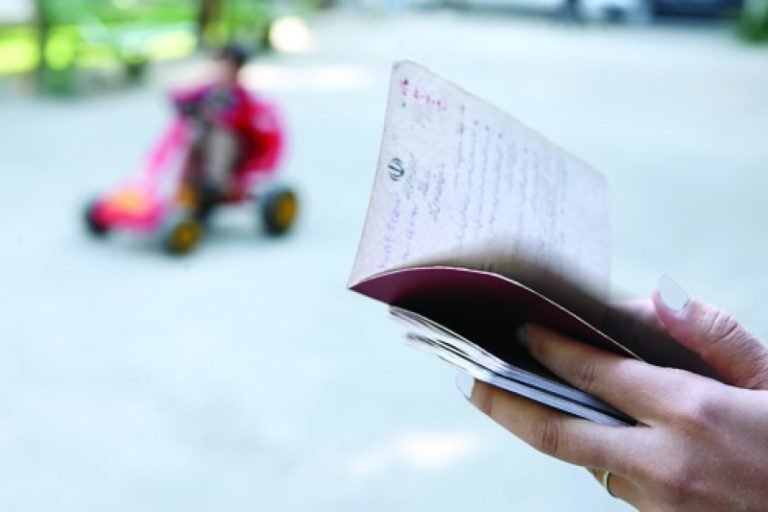 سرگردانی کودکان مادر ایرانی در راه مدرسه؛ قدرت سنگ‌اندازی‌ها بیشتر از قانون است