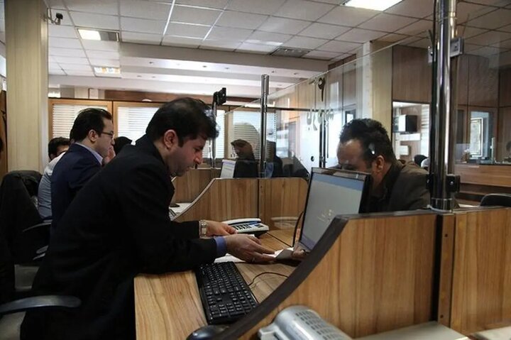 سخنگوی سازمان اداری: به حضور کارکنان ادارات بعد از ساعت ۱۳ اضافه‌کاری تعلق نمی‌گیرد