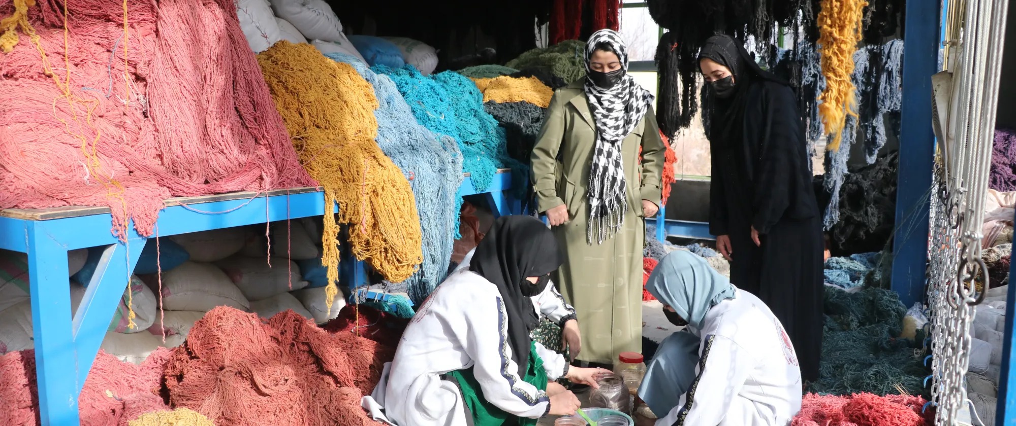 کاهش شدید مشارکت زنان در بازار کار افغانستان